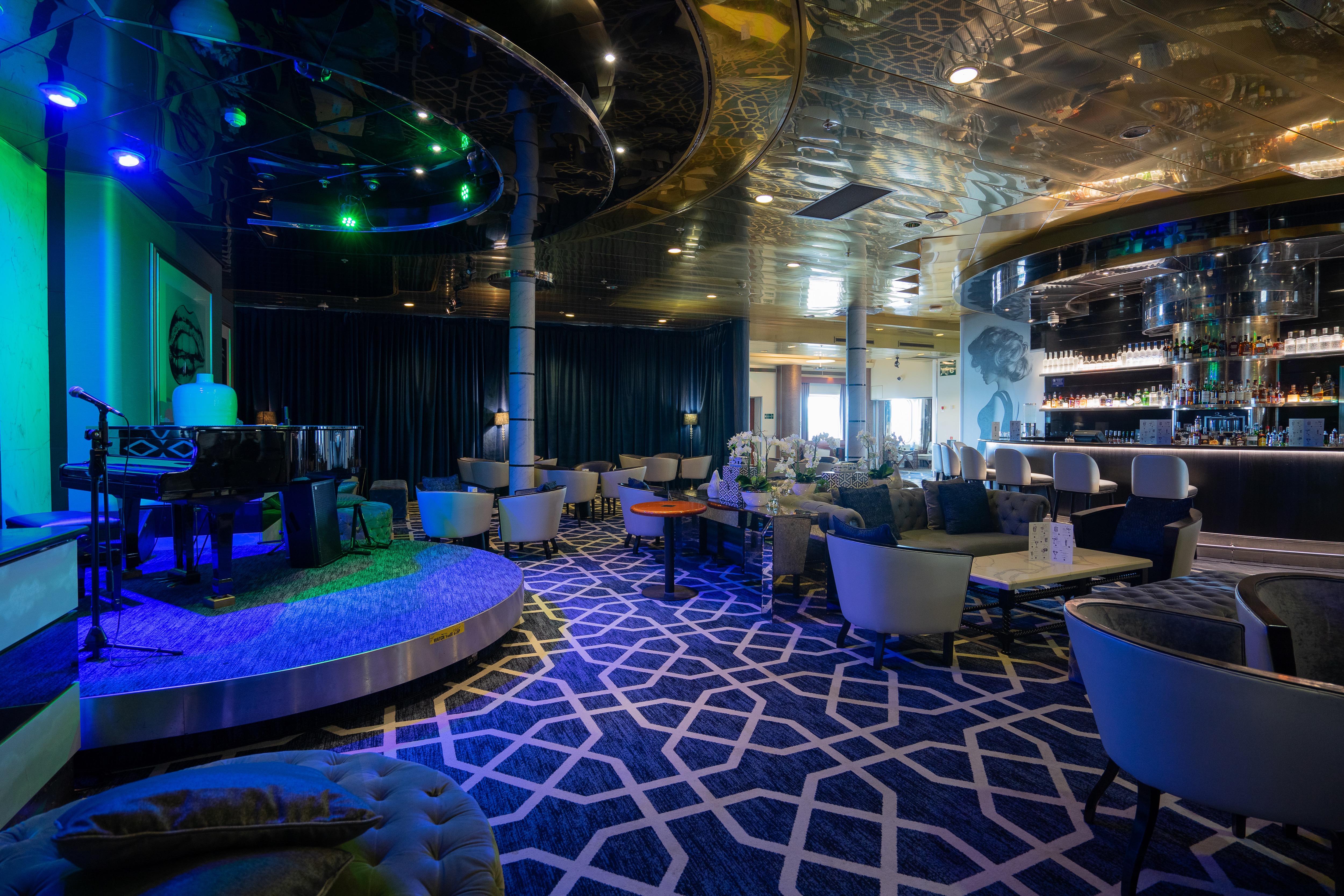 Ambience - Raffle's Bar